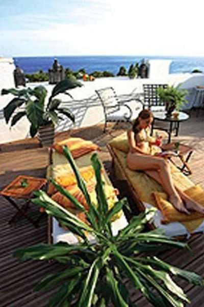 بی4 نیزا پلازا