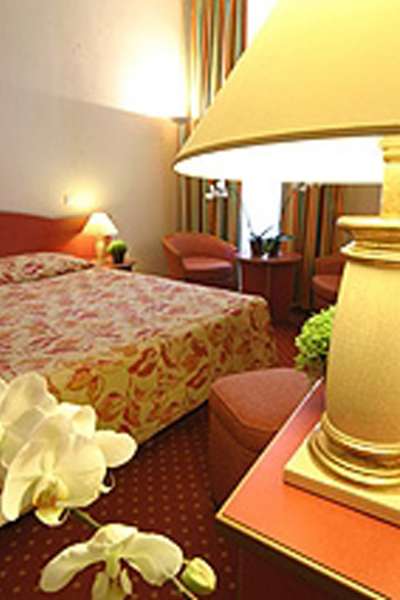 بی4 نیزا پلازا