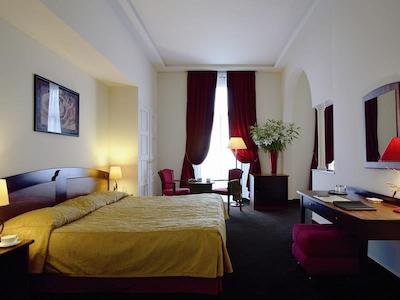 بی4 نیزا پلازا