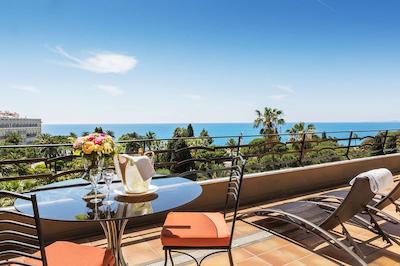 بی4 نیزا پلازا