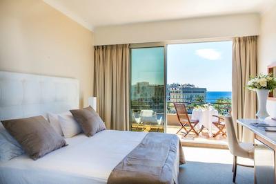 بی4 نیزا پلازا