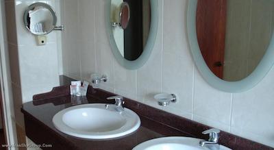 آتن اسکارهتل