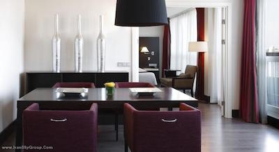 ان اچ کالکشن آمستردام باربیزن پالاس