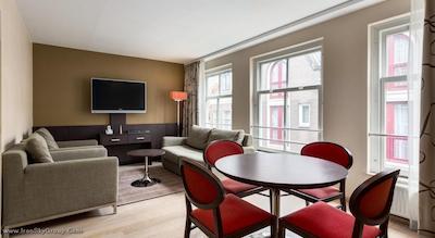 ان اچ کالکشن آمستردام باربیزن پالاس