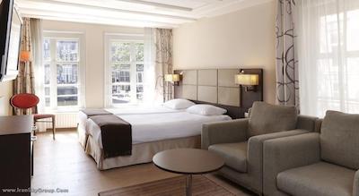 ان اچ کالکشن آمستردام باربیزن پالاس