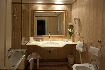 دمیدف کانتری ریزورت