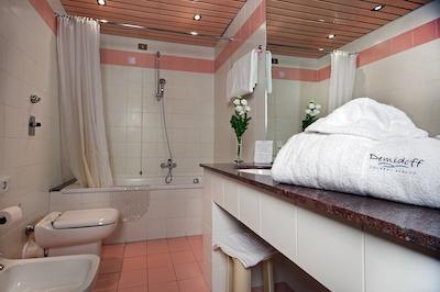 دمیدف کانتری ریزورت