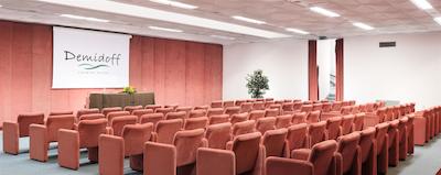 دمیدف کانتری ریزورت