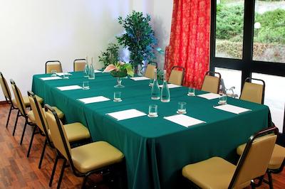 دمیدف کانتری ریزورت