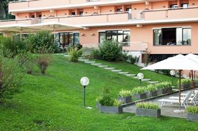 دمیدف کانتری ریزورت