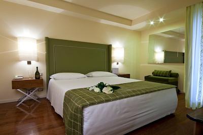 دمیدف کانتری ریزورت