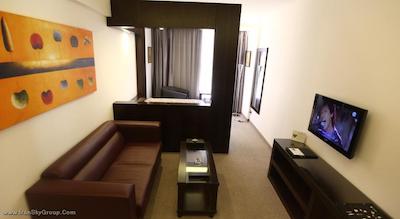 دبیلو اچ هتل