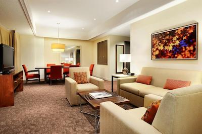 له سنتر شرایتون