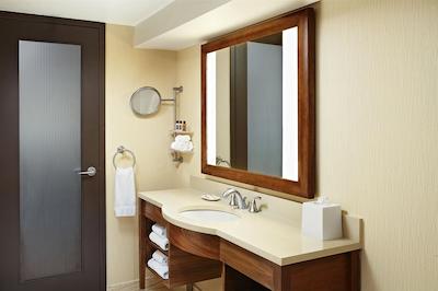 له سنتر شرایتون