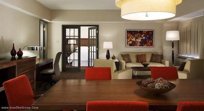 له سنتر شرایتون