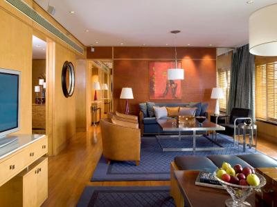 تاج لندز اند