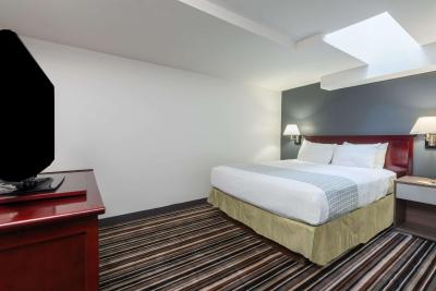 سوپر 8 داون تاون تورنتو