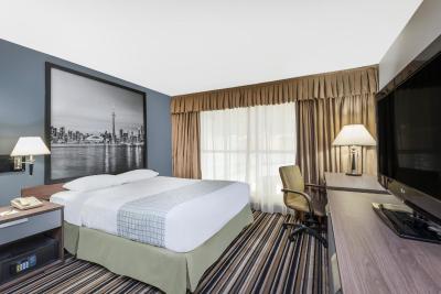 سوپر 8 داون تاون تورنتو