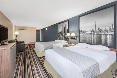 سوپر 8 داون تاون تورنتو