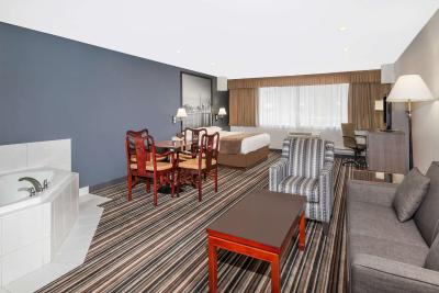 سوپر 8 داون تاون تورنتو