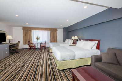 سوپر 8 داون تاون تورنتو