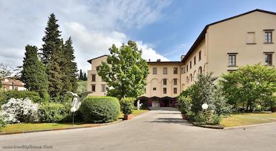 بست وسترن ویلا گابریل دنونزیو