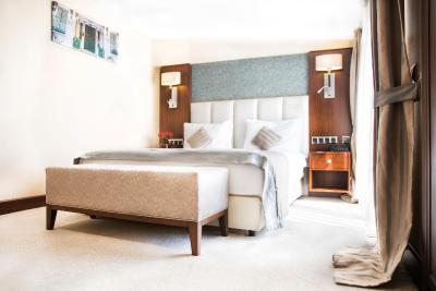 گرند آراس هتل اند سوئیتس