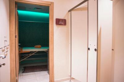 گرند آراس هتل اند سوئیتس