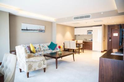 گرند آراس هتل اند سوئیتس