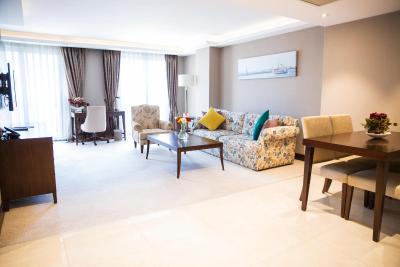 گرند آراس هتل اند سوئیتس