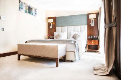 گرند آراس هتل اند سوئیتس