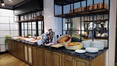 گرند آراس هتل اند سوئیتس