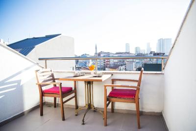 گرند آراس هتل اند سوئیتس