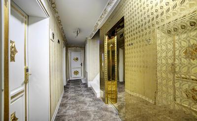 وایت مونارچ