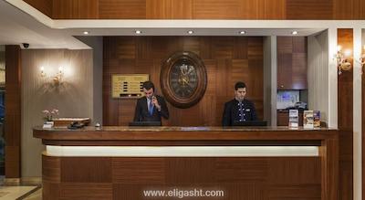 نوا پلازا بوتیک اند اسپاهتل