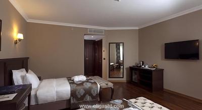 نوا پلازا بوتیک اند اسپاهتل