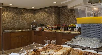 نوا پلازا بوتیک اند اسپاهتل