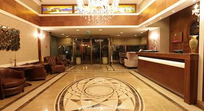 نوا پلازا بوتیک اند اسپاهتل