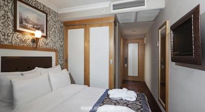 نوا پلازا بوتیک اند اسپاهتل