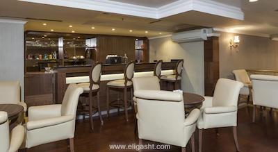 نوا پلازا بوتیک اند اسپاهتل