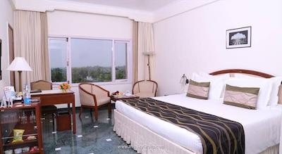 کلارکس شیراز