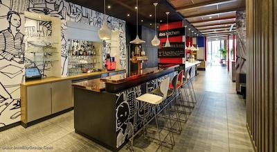 آیبیس هامبورگ آلسترینگ