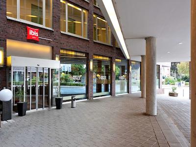 آیبیس هامبورگ آلسترینگ