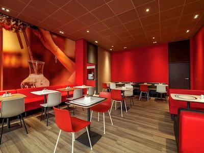 آیبیس هامبورگ آلسترینگ