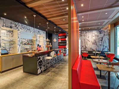 آیبیس هامبورگ آلسترینگ