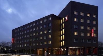 آیبیس هامبورگ آلسترینگ