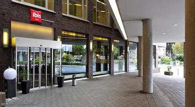 آیبیس هامبورگ آلسترینگ