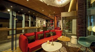 آیبیس هامبورگ آلسترینگ