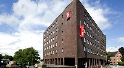 آیبیس هامبورگ آلسترینگ