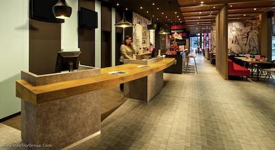 آیبیس هامبورگ آلسترینگ